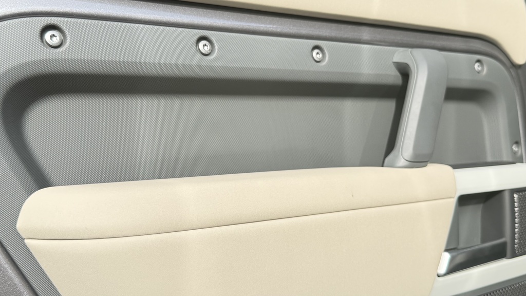 Land Rover Defender 110 3.0 D300 X-dynamic Hse White #46