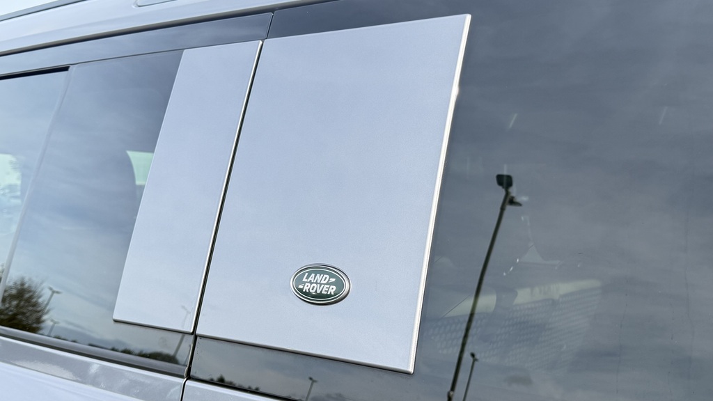 Land Rover Defender 110 3.0 D300 X-dynamic Hse White #50