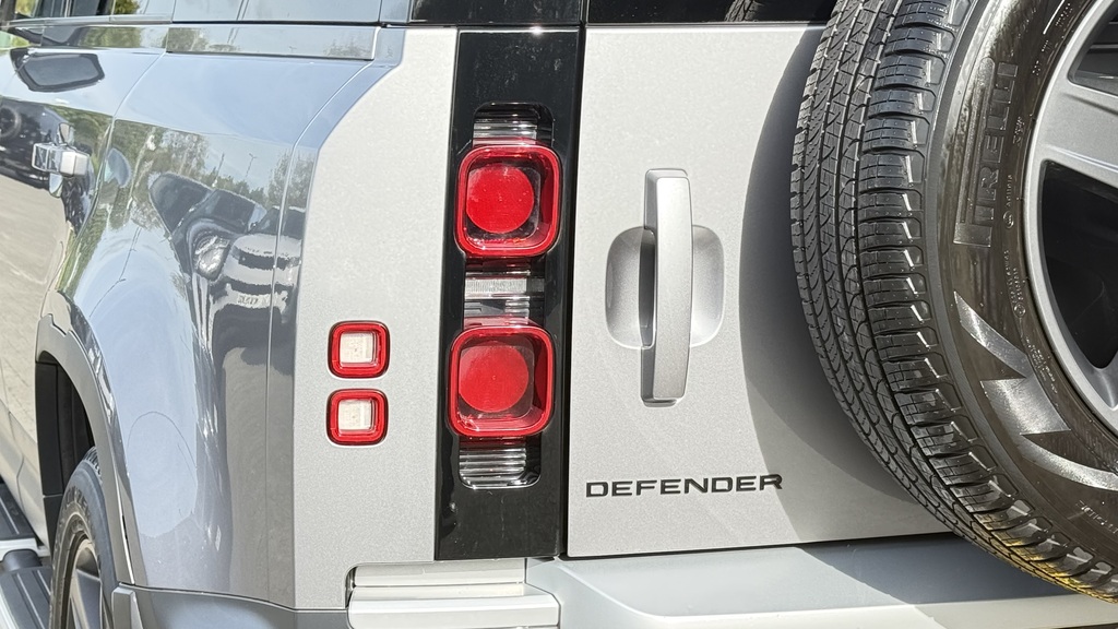 Land Rover Defender 110 3.0 D300 X-dynamic Hse White #19