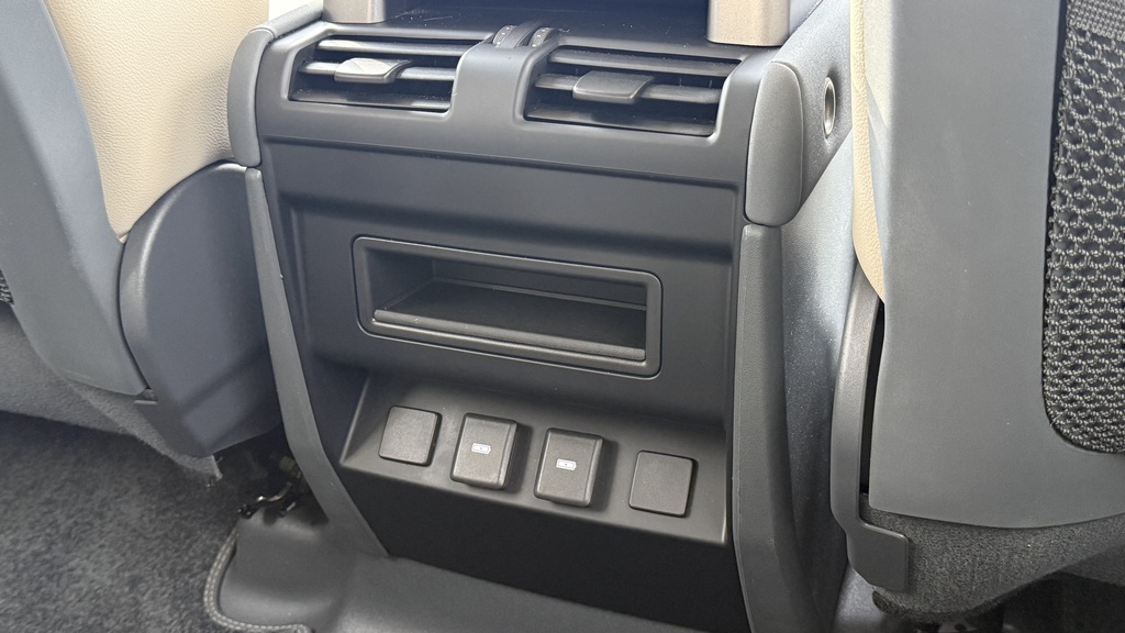 Land Rover Defender 110 3.0 D300 X-dynamic Hse White #18