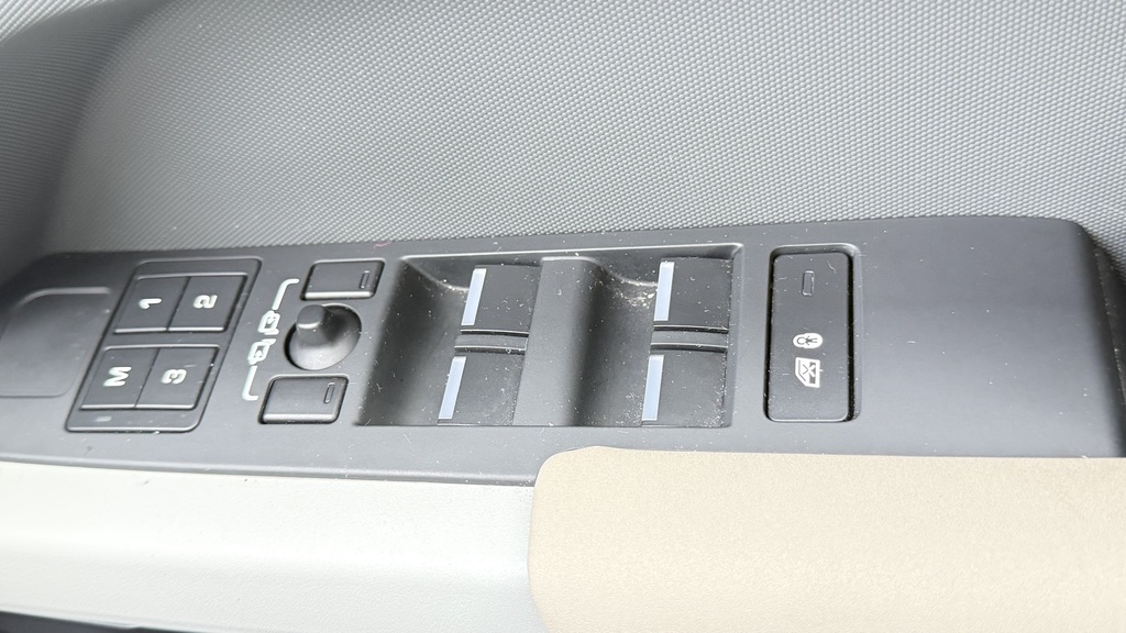 Land Rover Defender 110 3.0 D300 X-dynamic Hse White #32