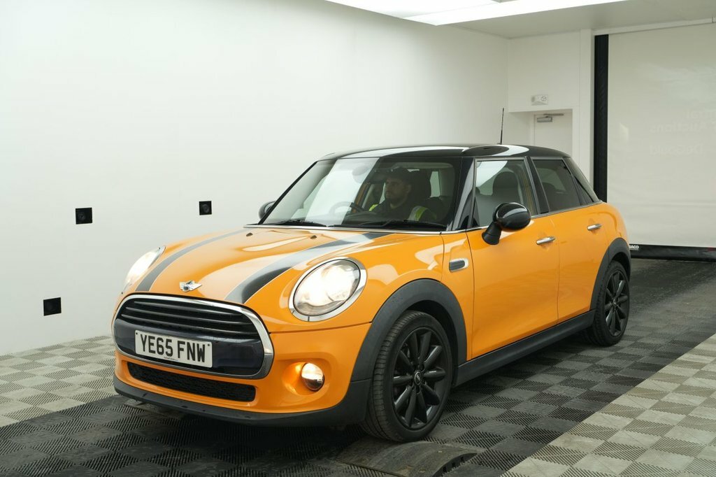 Mini Hatch 1.5L Cooper D Orange #2