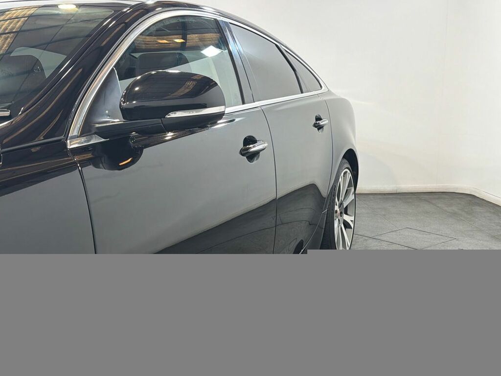 Jaguar XJ 3.0D V6 Portfolio Black #5
