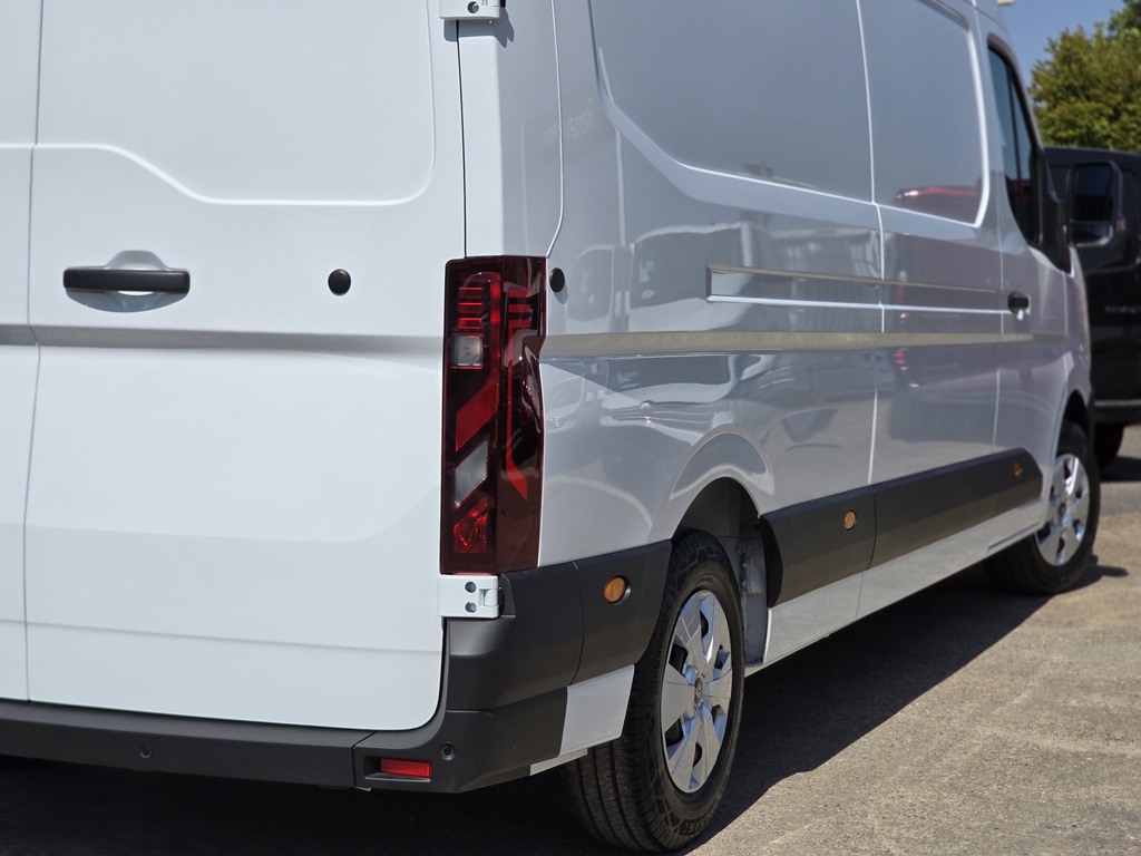 Renault Master Lh35 Blue Dci 150 Advance High Roof Van White