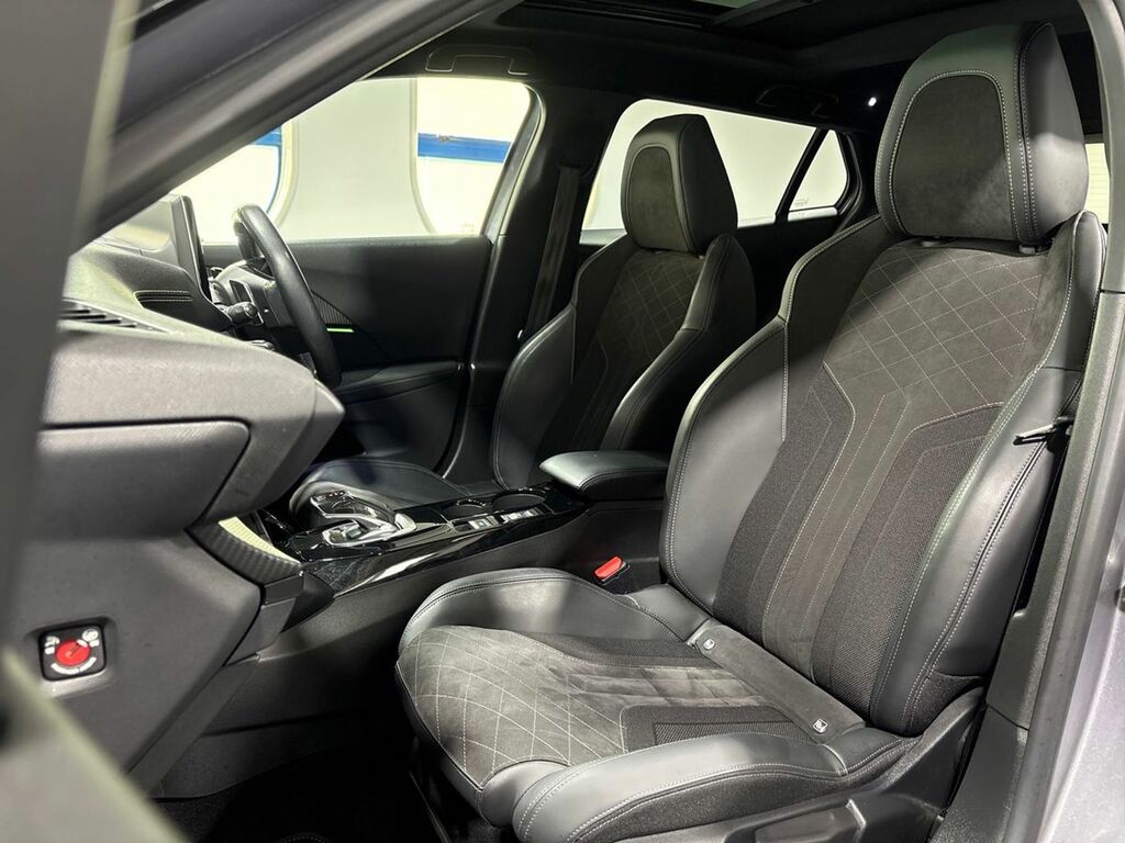 Peugeot e-2008 100Kw Gt 50Kwh Black #26