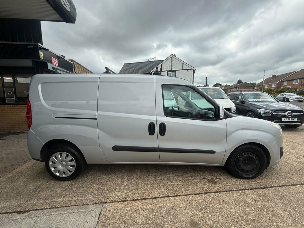 Vauxhall Combo 1.6 Cdti 2300 16V Fwd L2 H1 S S White #6