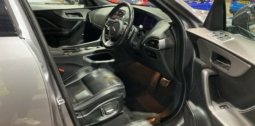 Jaguar F-Pace 2.0D 180 Chequered Flag Awd Grey #2