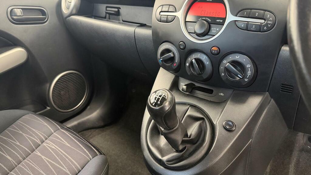 Mazda 2 09 Mazda Mazda2 1.5 Sport Euro 4 White #39