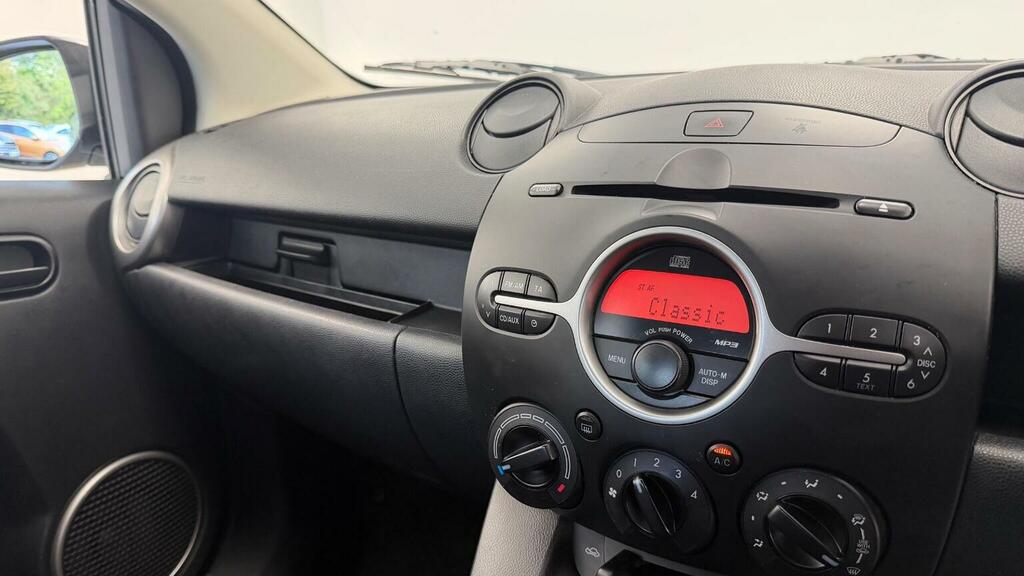 Mazda 2 09 Mazda Mazda2 1.5 Sport Euro 4 White #40