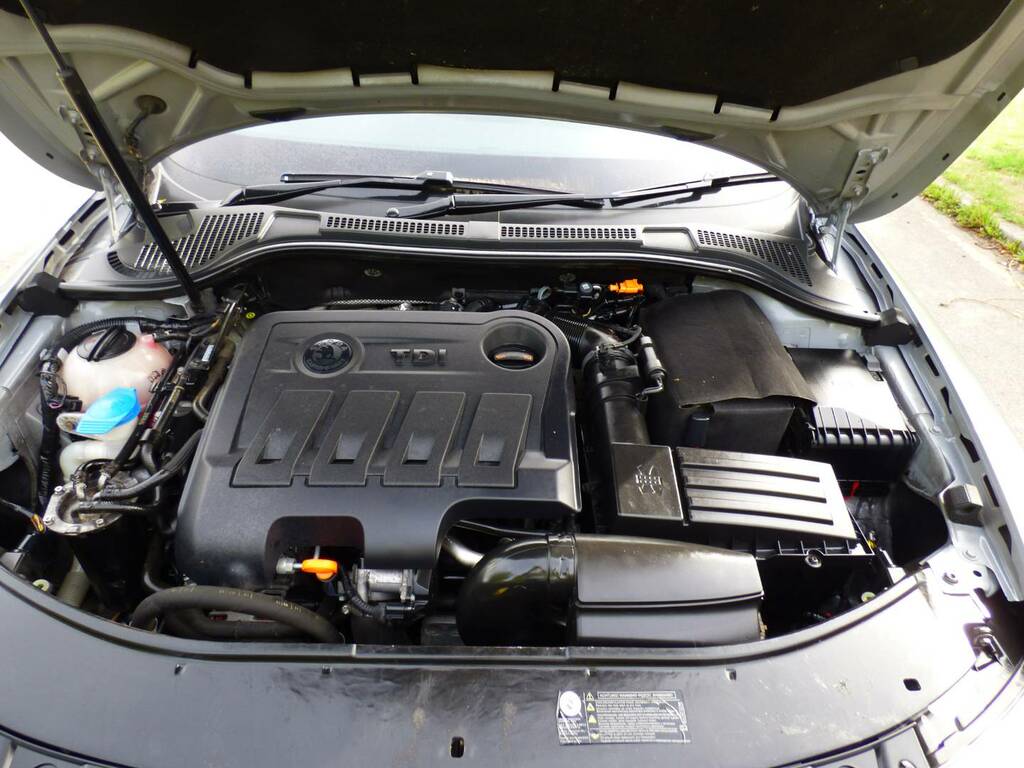 Skoda Superb 2.0 Elegance Tdi Cr 140 Bhp Grey #7