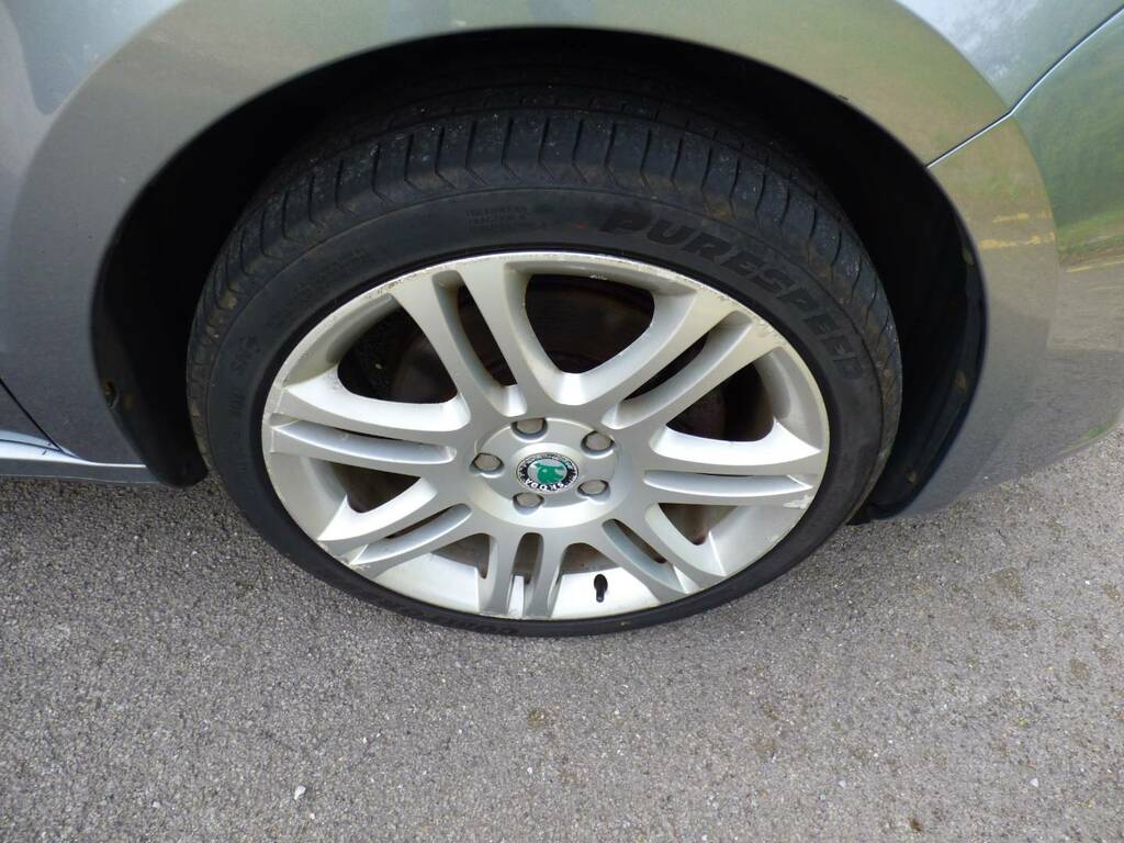 Skoda Superb 2.0 Elegance Tdi Cr 140 Bhp Grey #11