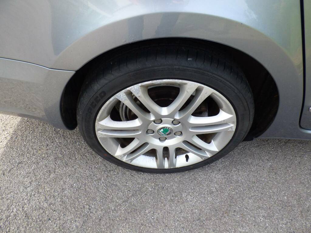 Skoda Superb 2.0 Elegance Tdi Cr 140 Bhp Grey #10