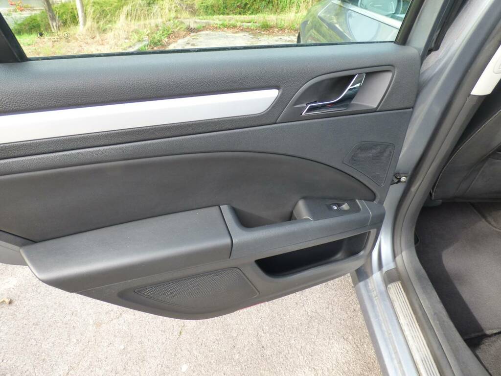 Skoda Superb 2.0 Elegance Tdi Cr 140 Bhp Grey #15