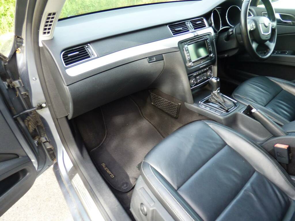 Skoda Superb 2.0 Elegance Tdi Cr 140 Bhp Grey #19