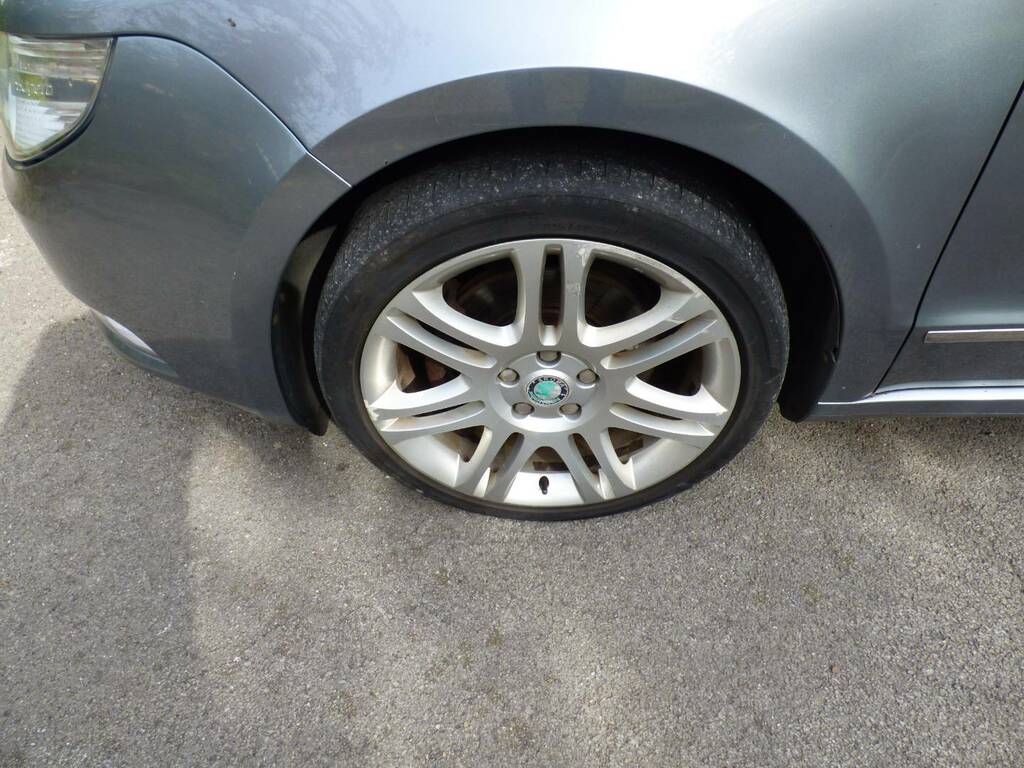 Skoda Superb 2.0 Elegance Tdi Cr 140 Bhp Grey #8
