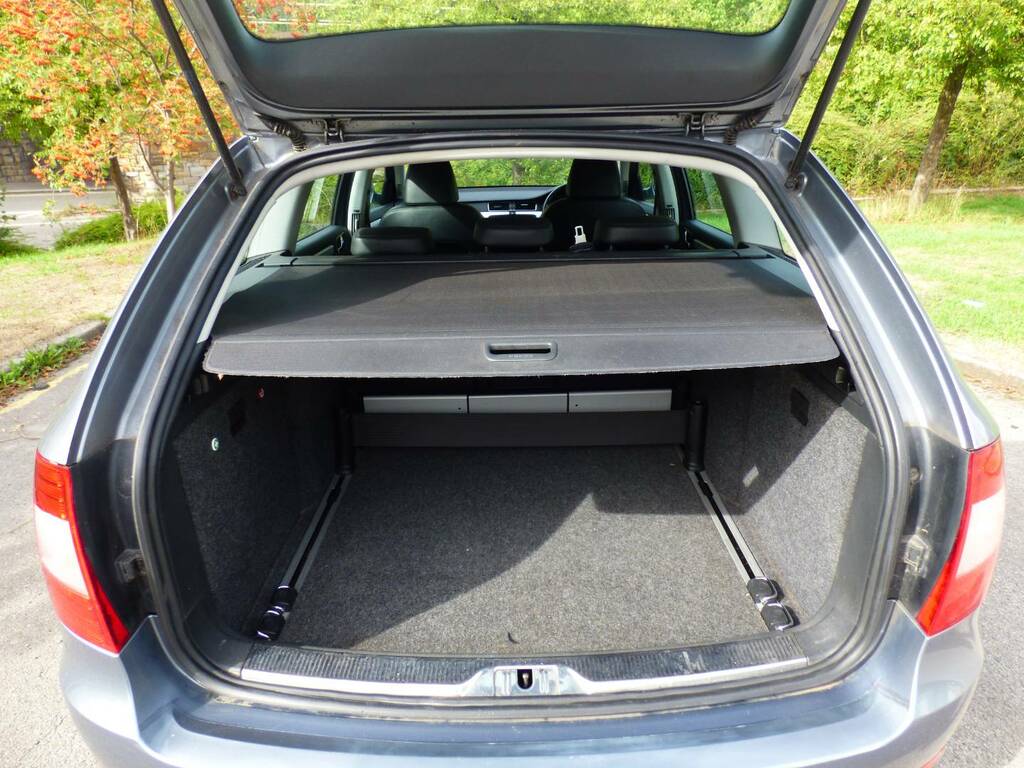 Skoda Superb 2.0 Elegance Tdi Cr 140 Bhp Grey #3