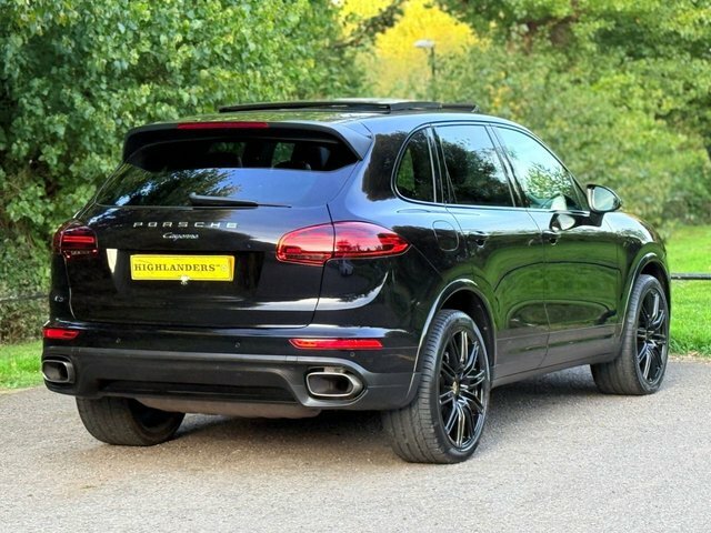 Porsche Cayenne 2017 3.0 Td V6 Platinum Edition Black Pack Panoram Black #4