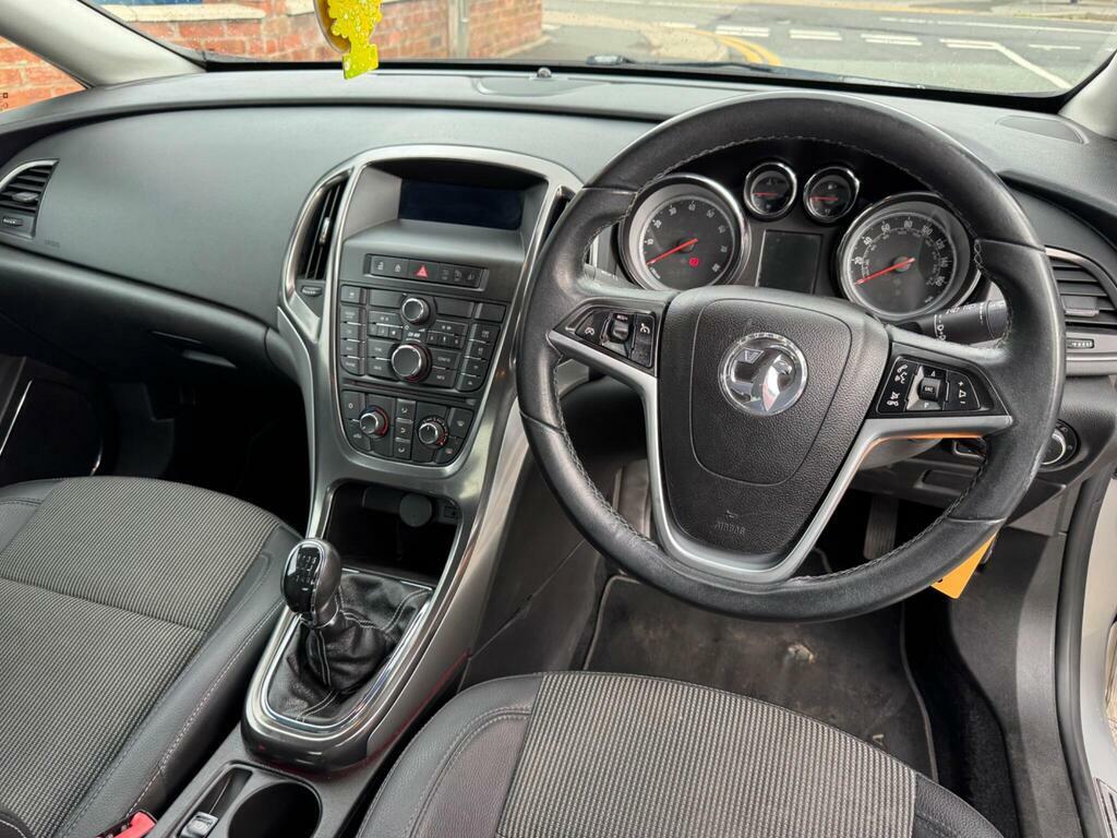 Vauxhall Astra Hatchback 1.6 16V Se Euro 5 201111 Silver #14
