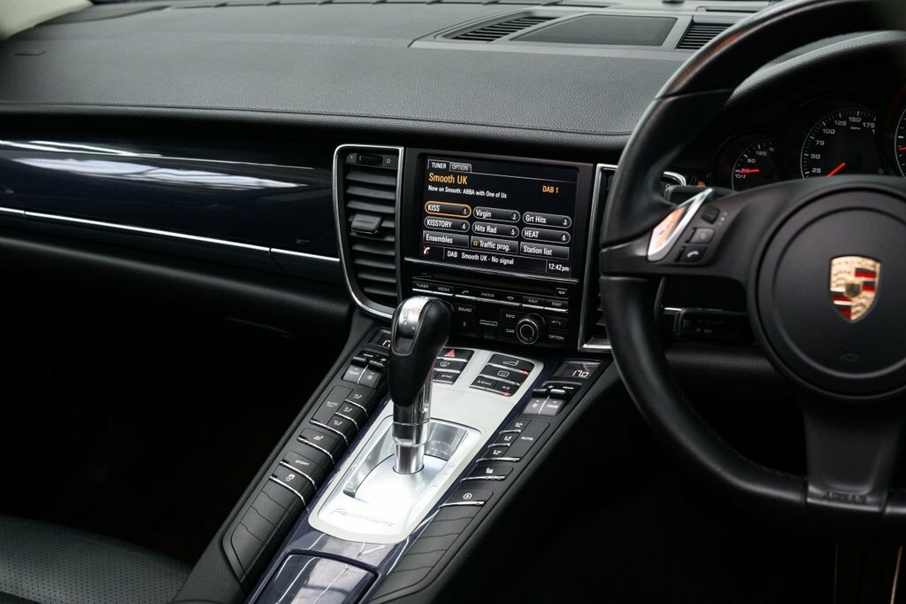 Porsche Panamera 3.0 V6 Platinum Edition Tiptronic S #28
