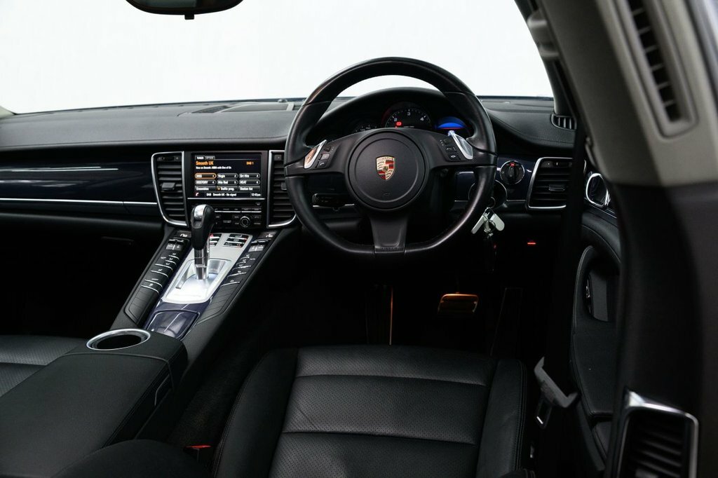 Porsche Panamera 3.0 V6 Platinum Edition Tiptronic S #29