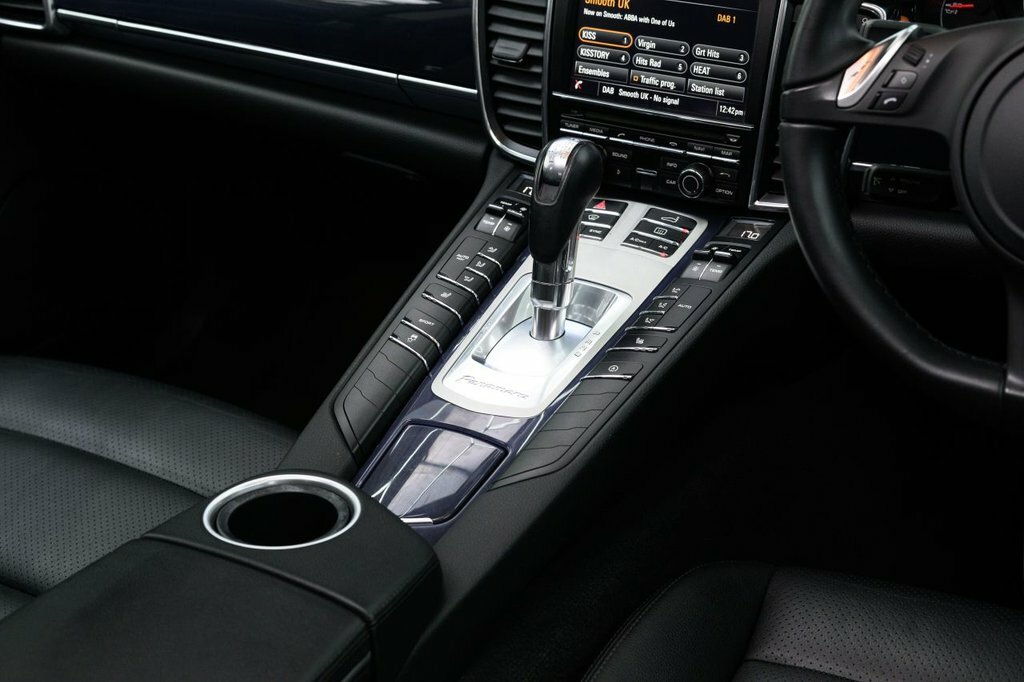 Porsche Panamera 3.0 V6 Platinum Edition Tiptronic S #27