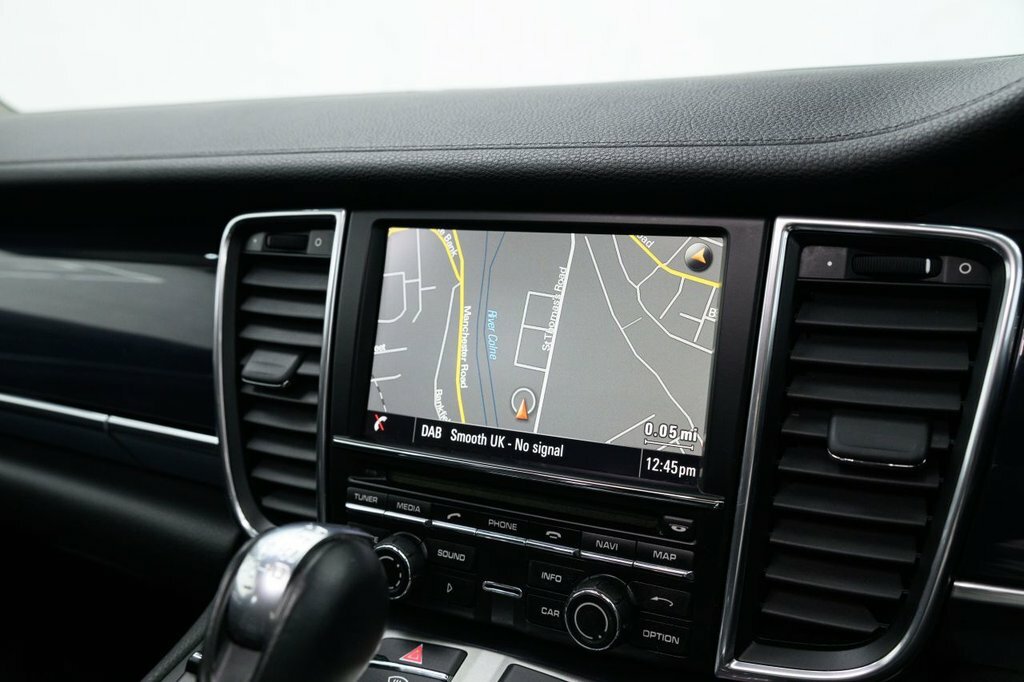 Porsche Panamera 3.0 V6 Platinum Edition Tiptronic S #38