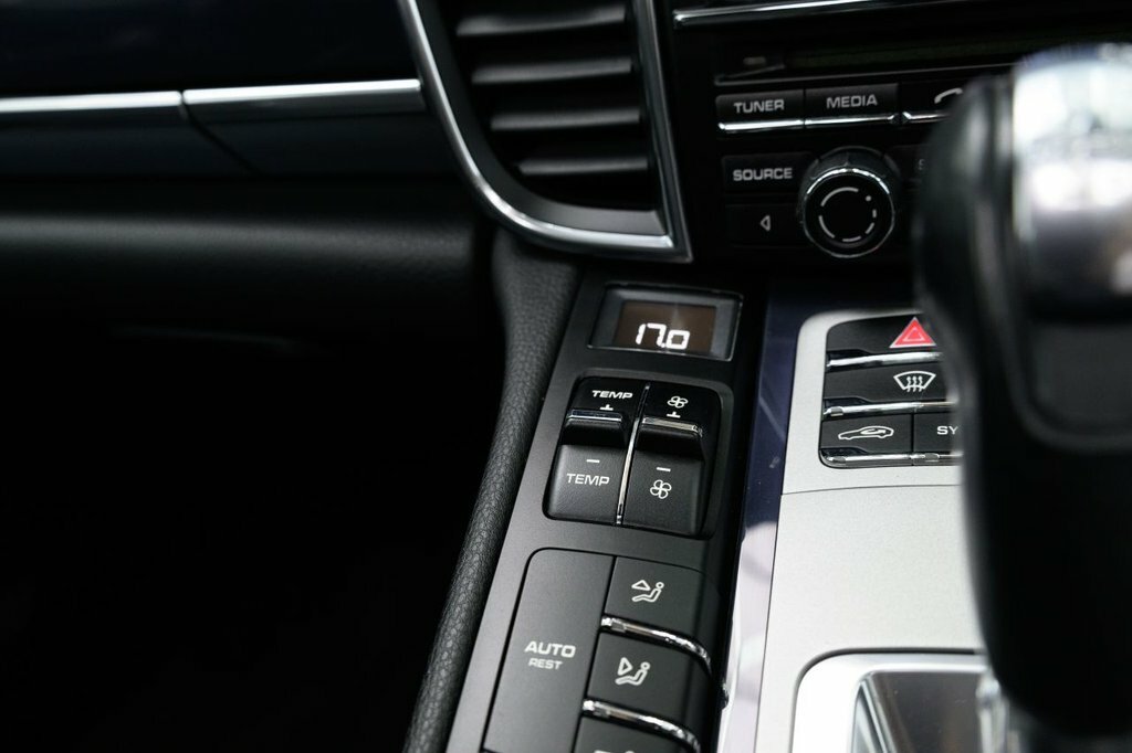 Porsche Panamera 3.0 V6 Platinum Edition Tiptronic S #36