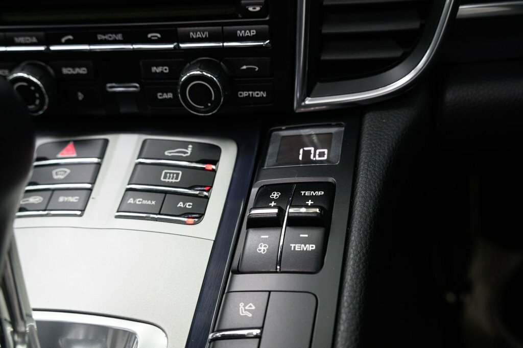 Porsche Panamera 3.0 V6 Platinum Edition Tiptronic S #35