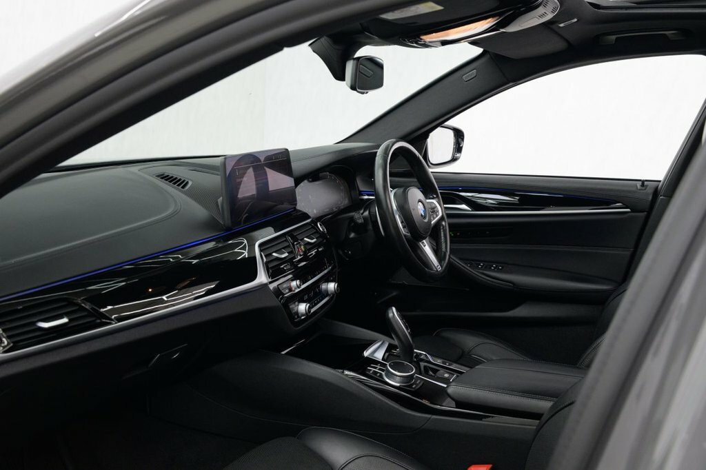 BMW 5 Series 530E M Sport Black #25