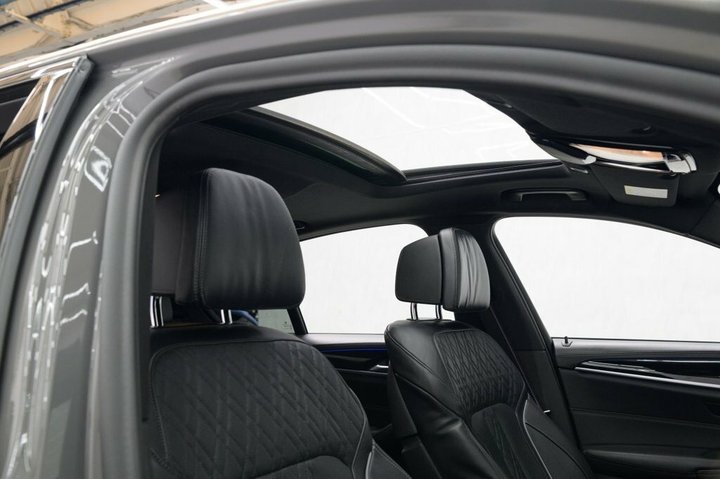 BMW 5 Series 530E M Sport Black #14