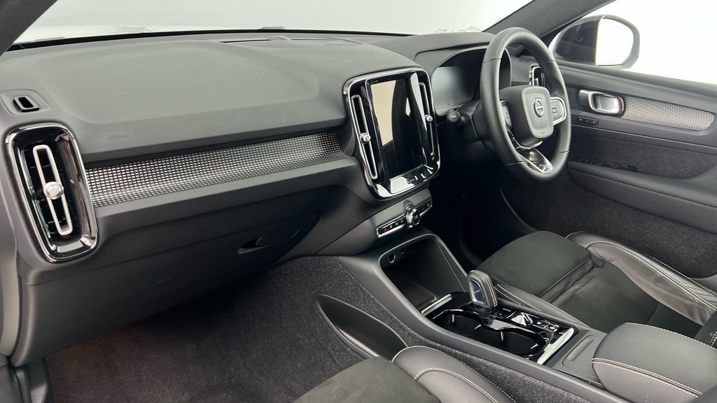 Volvo XC40 R-design Pro White #6