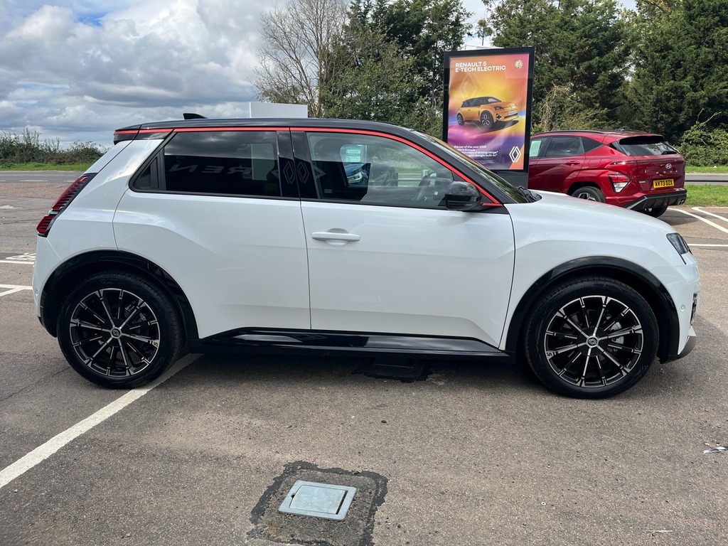 Renault 5 E-Tech Iconic Five White #4