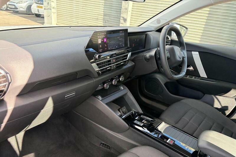 Citroen C4 1.2 Hybrid Plus Fastback E-dsc Euro 6 Ss White #2