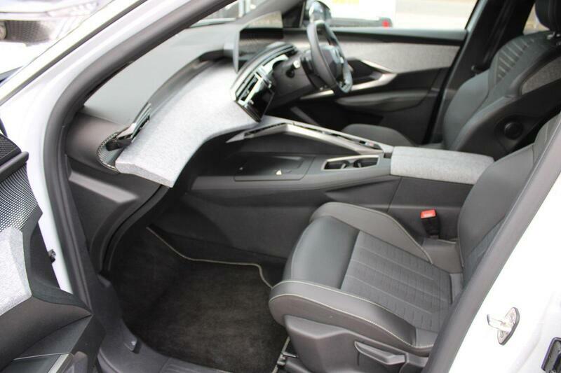 Peugeot 5008 73Kwh Gt 11Kw Charger White #2