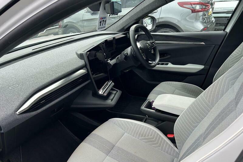 Renault Scenic Long Range 87Kwh Iconic White #2