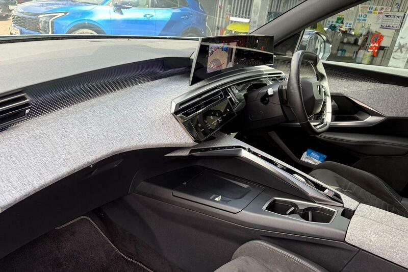 Peugeot 5008 73Kwh Gt 11Kw Charger Blue #2