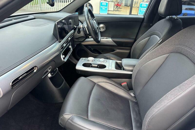 Genesis GV60 77.4Kwh Premium White #2