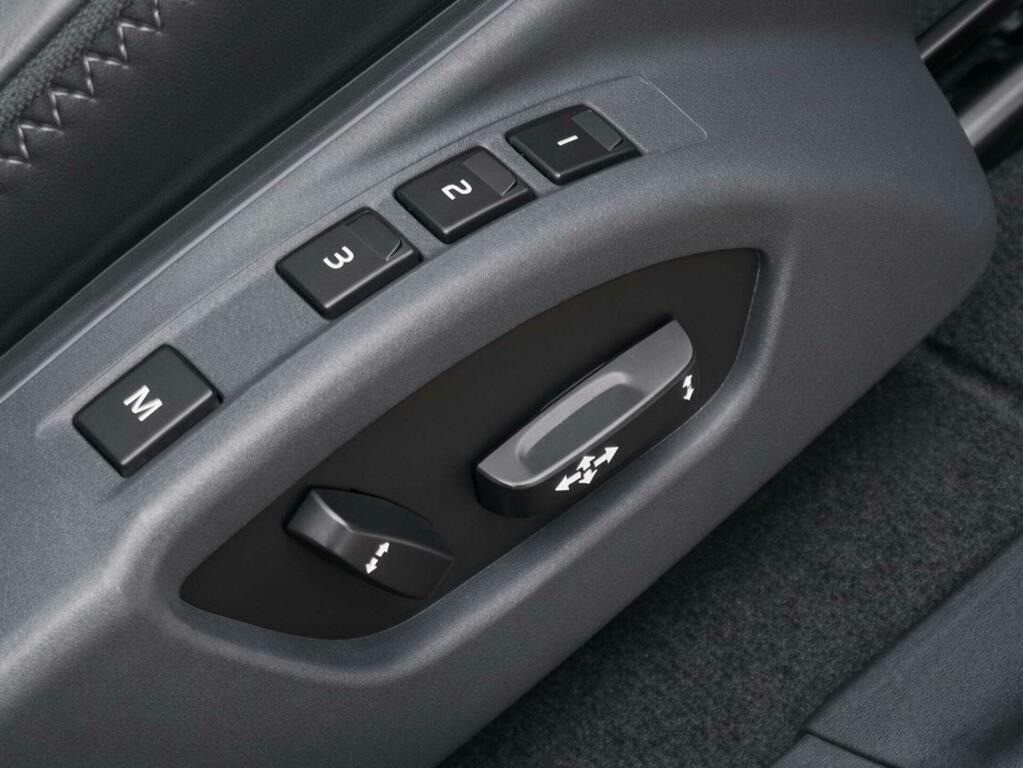 Volvo XC60 D3drive R-design Premium Black #10