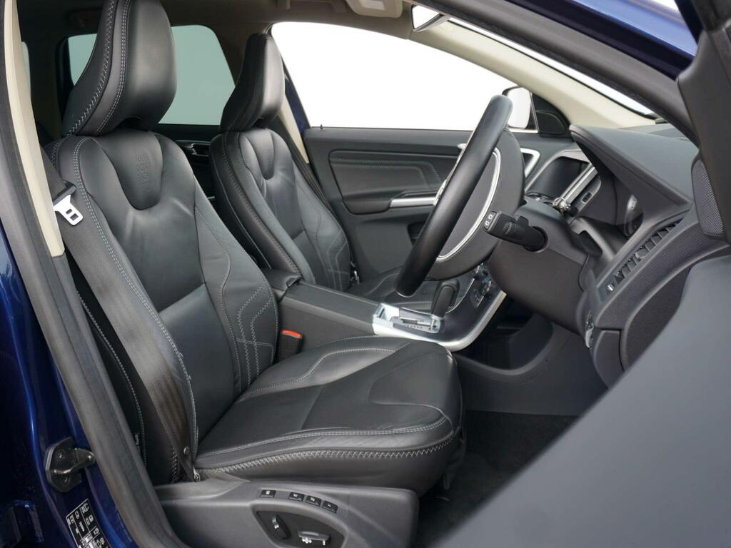 Volvo XC60 D3drive R-design Premium Black #8