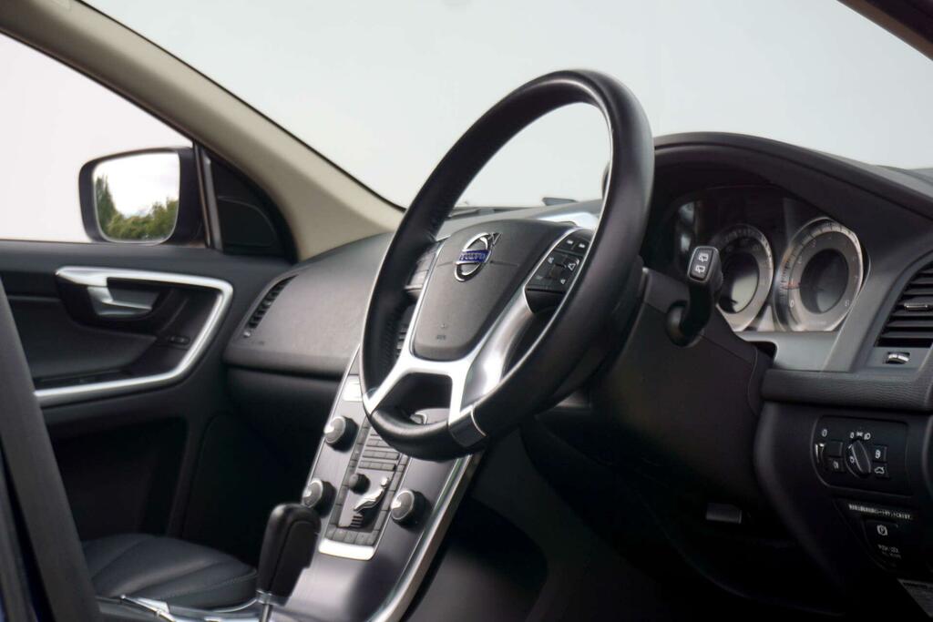 Volvo XC60 D3drive R-design Premium Black #13