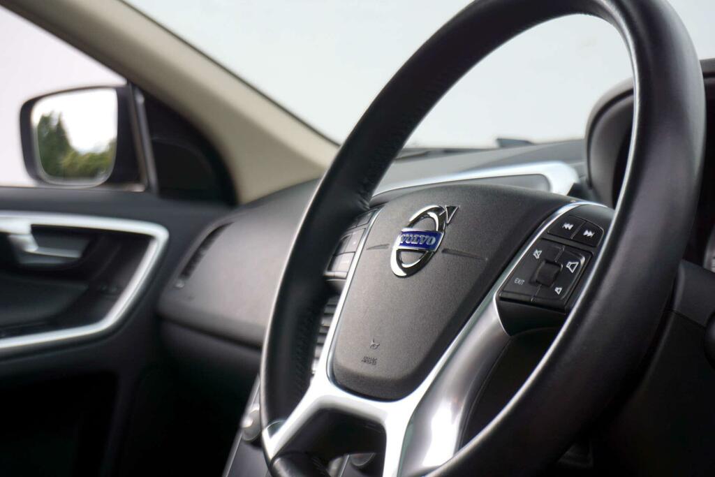 Volvo XC60 D3drive R-design Premium Black #14
