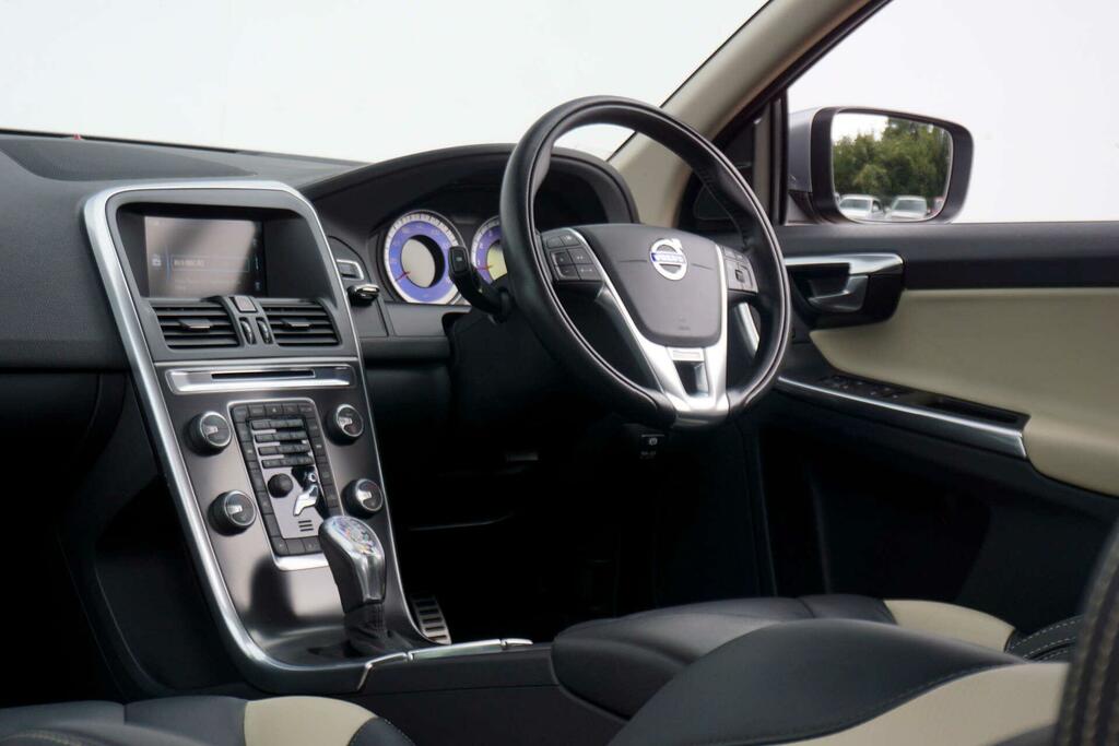 Volvo XC60 Xc60 Se Lux Nav D5 Awd White #15