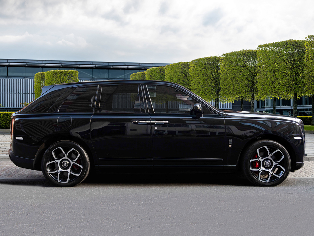 Rolls-Royce Cullinan 6.75 V12 Black Badge Suv 4Wd Euro Black #3