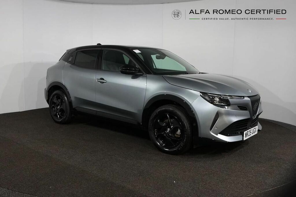 Alfa Romeo Junior 1.2 Turbo Ibrida Black