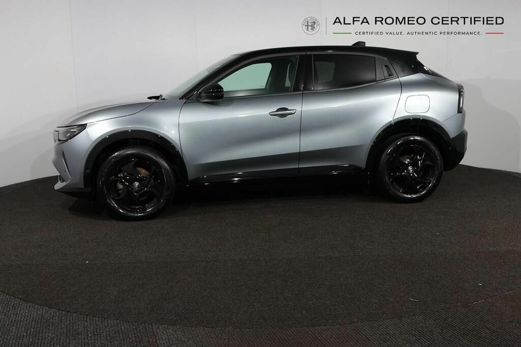 Alfa Romeo Junior 1.2 Turbo Ibrida Black #4