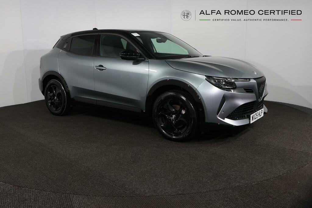 Alfa Romeo Junior 1.2 Turbo Ibrida Black