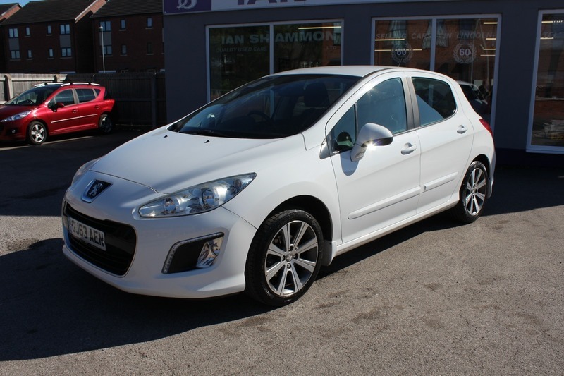 Peugeot 308 E-hdi Active Navigation Version White #2