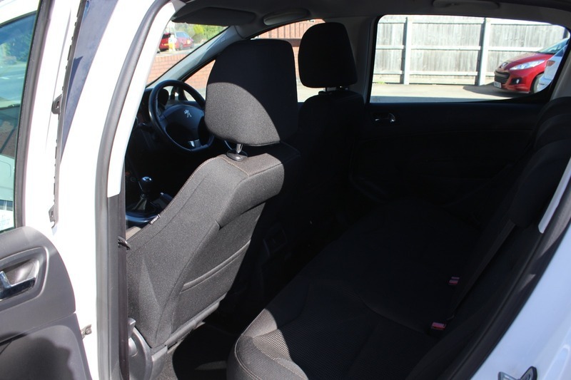 Peugeot 308 1.6 E-hdi 115 Allure Sat Nav Black #18