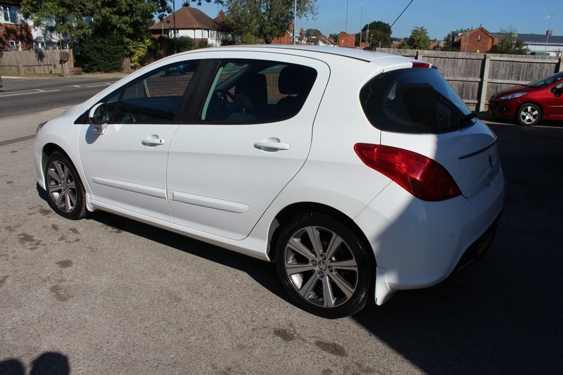 Peugeot 308 E-hdi Active Navigation Version White #4