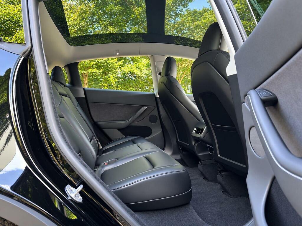 Tesla Model Y Rwd Black #18